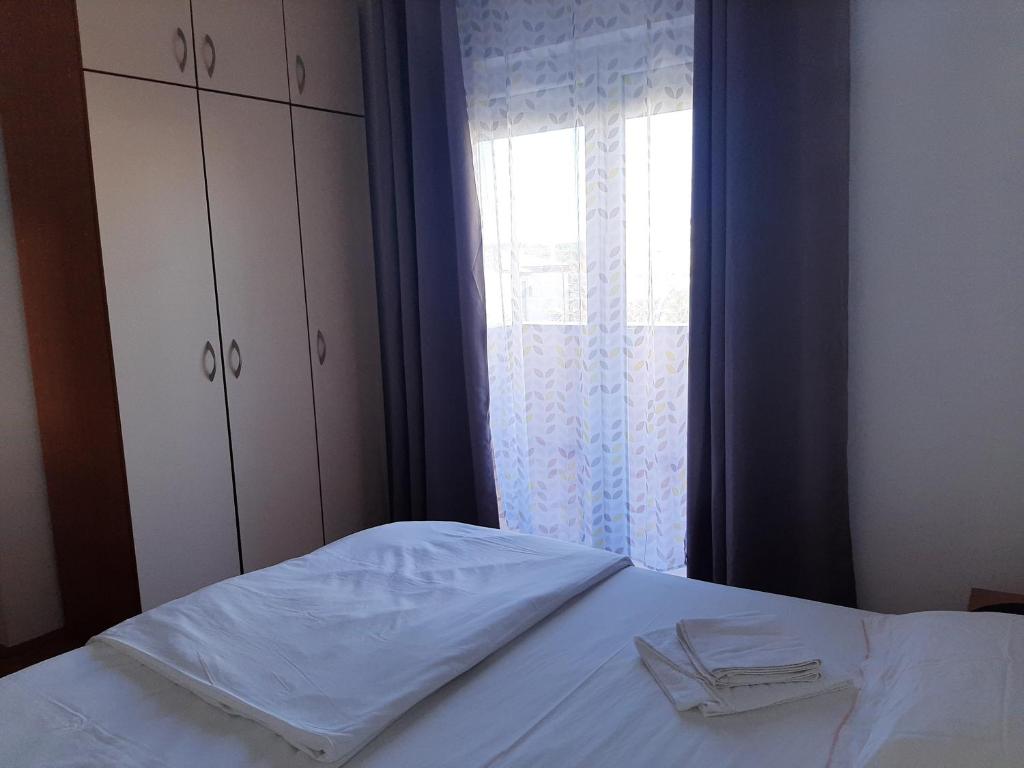 Postel nebo postele na pokoji v ubytování Apartmani Leon