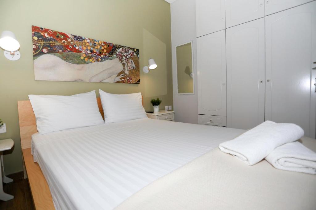 Postel nebo postele na pokoji v ubytování Bianca Suites