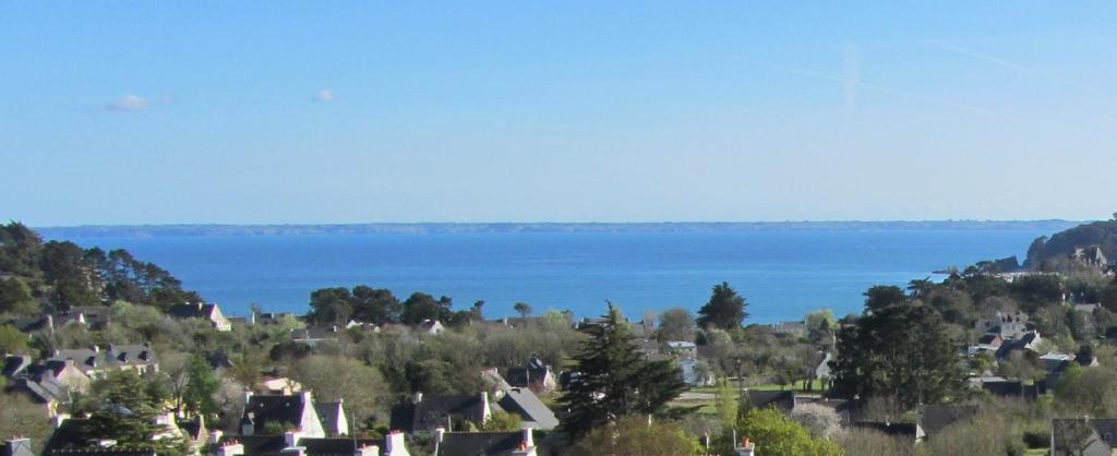 Photo de la galerie de l'établissement Crozon Centre avec vue, à Crozon