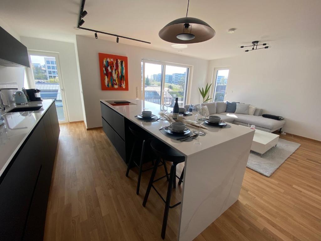 Kuchyň nebo kuchyňský kout v ubytování Strassen - 2 bed designer flat
