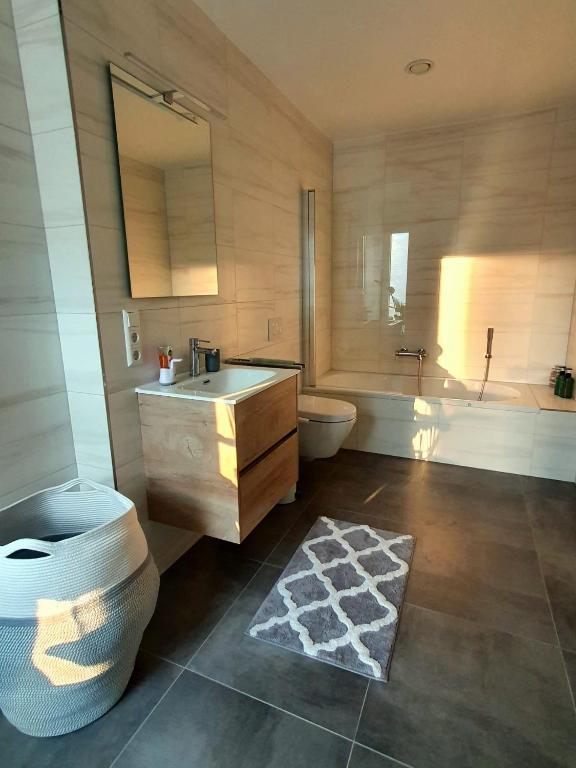 Koupelna v ubytování Strassen - 2 bed designer flat