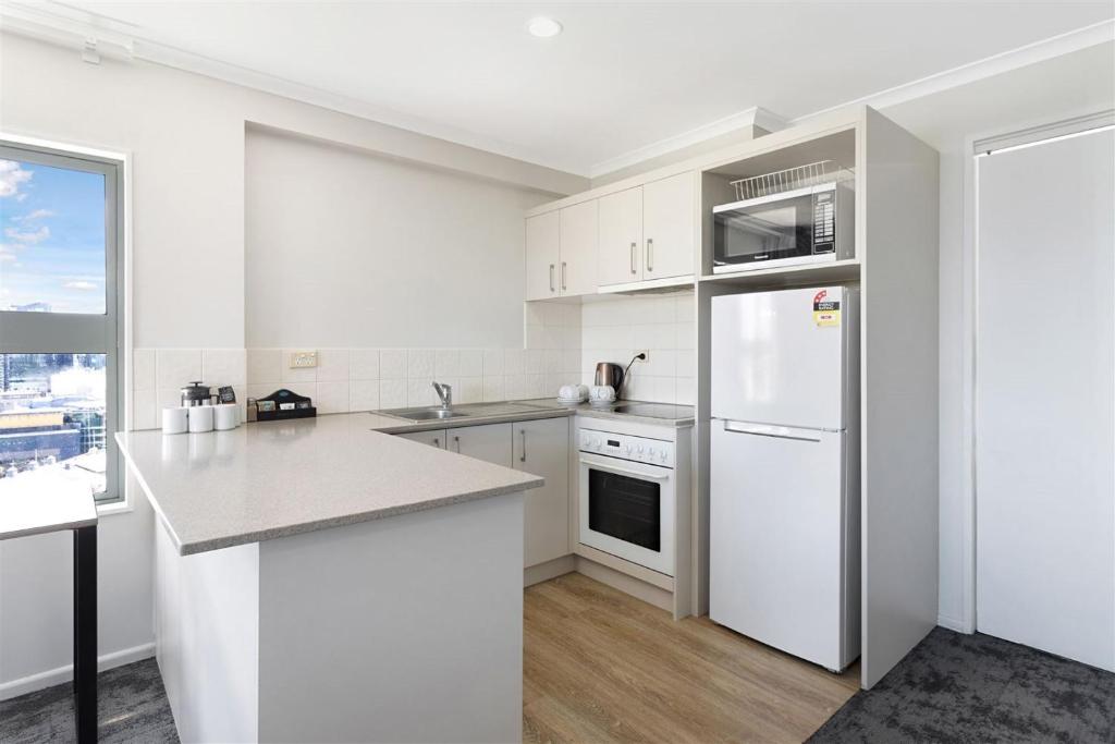 Kuchyň nebo kuchyňský kout v ubytování Quest Auckland Serviced Apartments