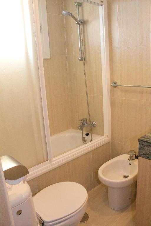 Kúpeľňa v ubytovaní Aloha Playa Apartment with panoramic sea view and pools