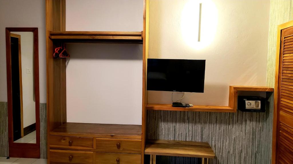 TV a/nebo společenská místnost v ubytování Sunrise Club Hotel