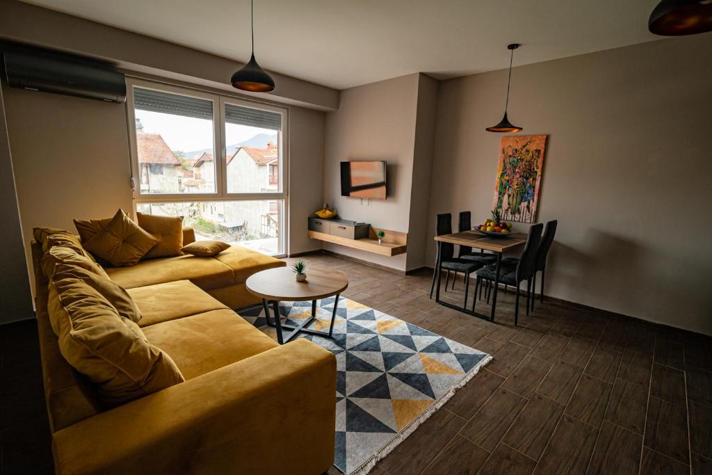 E&S Luxury Suite Apartments Ohrid tesisinde bir oturma alanı
