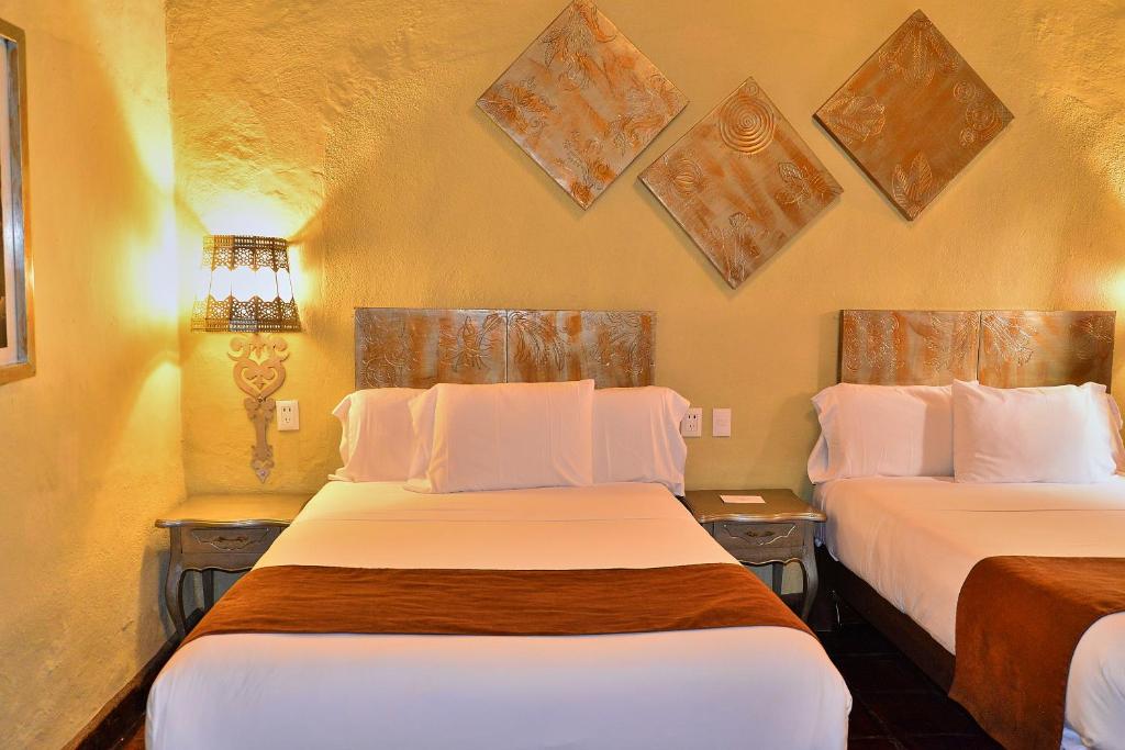 Postel nebo postele na pokoji v ubytování Hotel Mesones 49