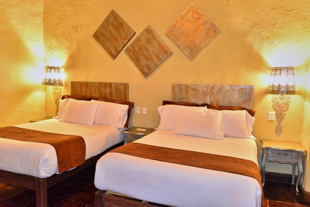 Postel nebo postele na pokoji v ubytování Hotel Mesones 49