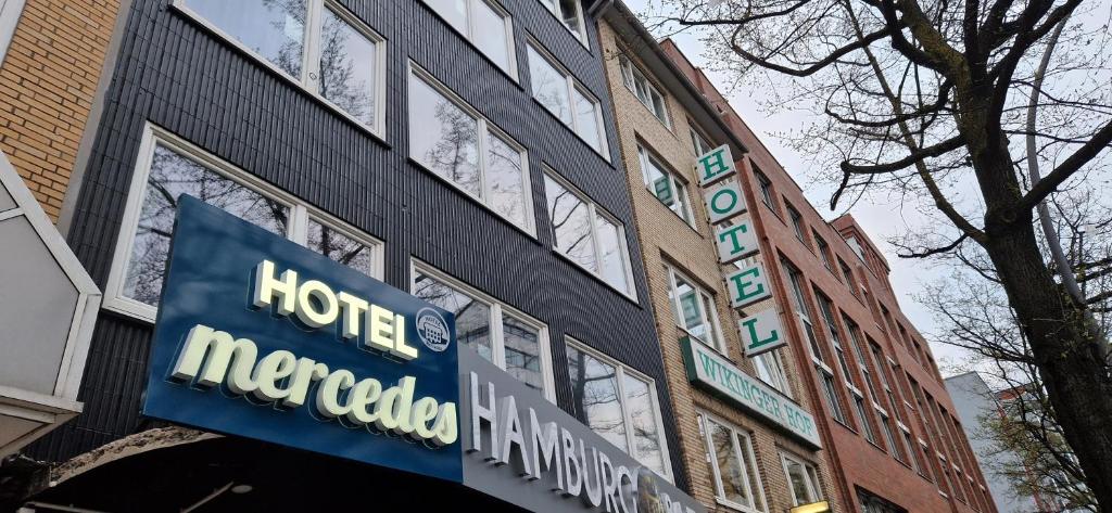 a hotel mexico macdonalds sign on a building at Hotel Mercedes/Centrum in Hamburg