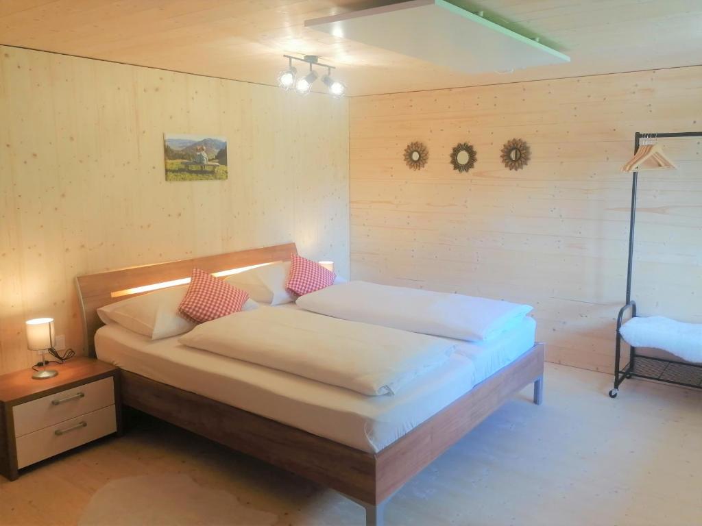 Postel nebo postele na pokoji v ubytování Ferienwohnung Brittenberg Alpaka