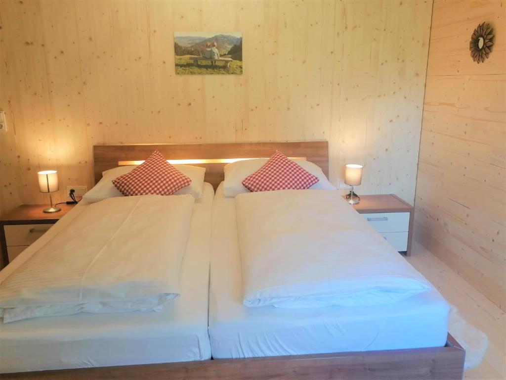 Postel nebo postele na pokoji v ubytování Ferienwohnung Brittenberg Alpaka