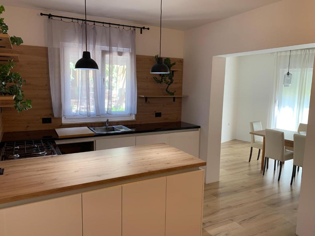 Kuchnia lub aneks kuchenny w obiekcie Apartments Vitez