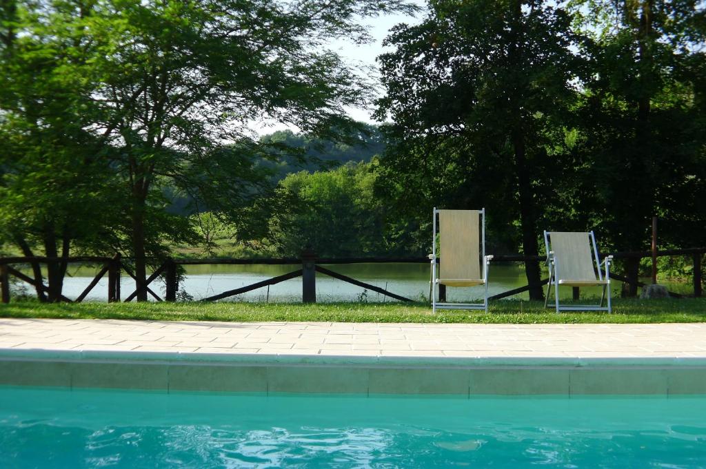 Bazén v ubytovaní Antico Borgo La Torre Agriturismo alebo v jeho blízkosti
