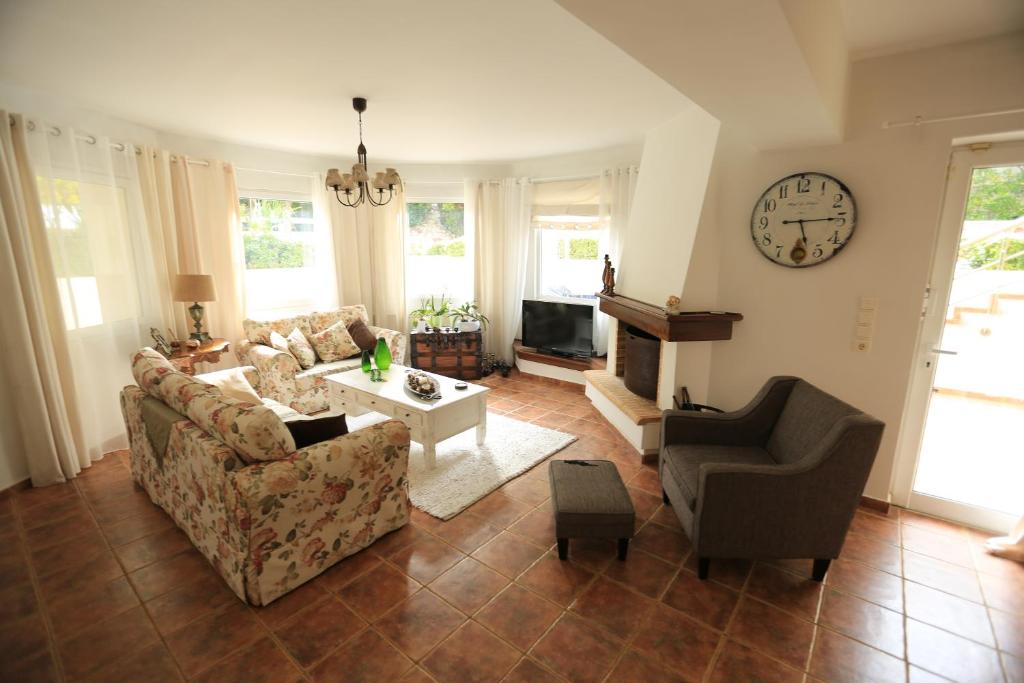 Część wypoczynkowa w obiekcie In White Villa