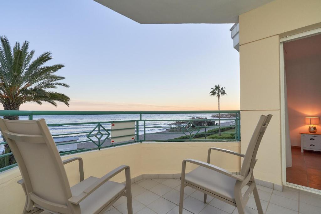 Balkón nebo terasa v ubytování Strand Appartement met Zwembad TD04 by HolidayAndaluz