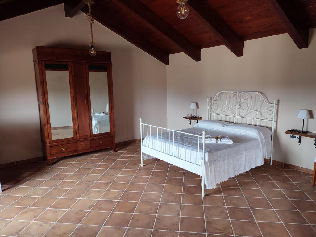 A bed or beds in a room at Masseria Le Zavattole