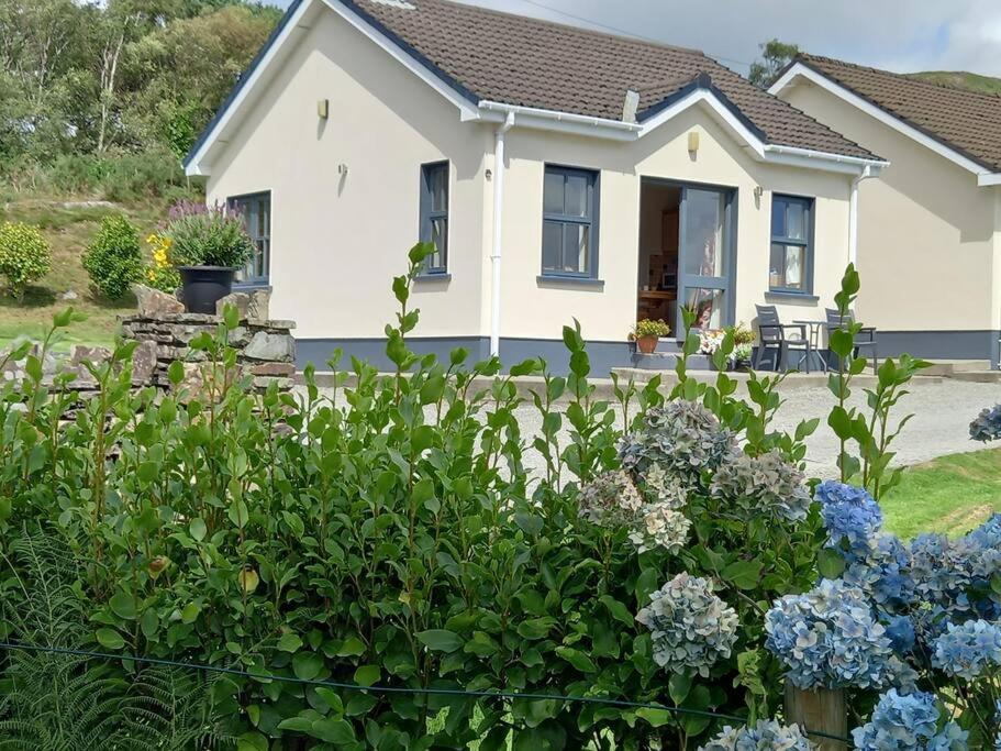 Cosy Cottage, near the sea, Glengarriff.