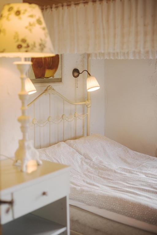 Stevns Klint Bed & Breakfast房間的床