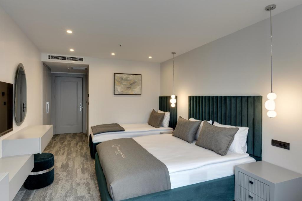 The Pera Bosphorus Hotel - Triple Room