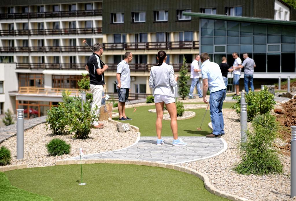 Hostia v ubytovaní Hotel Sitno Forest Resort - Family friendly