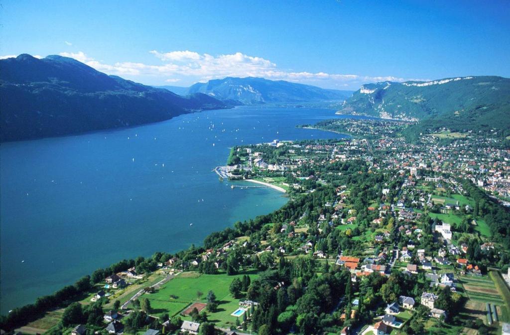 Appartement 35 m² bord de lac Aix les Bains (73) - Appartement D'une Chambre