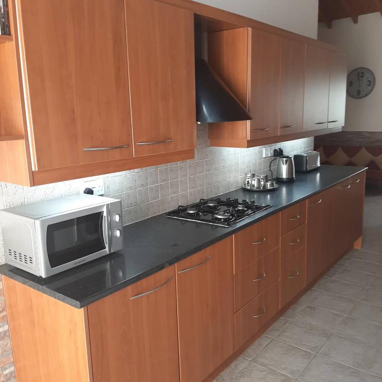 Kuchyň nebo kuchyňský kout v ubytování HAVEN HOUSE