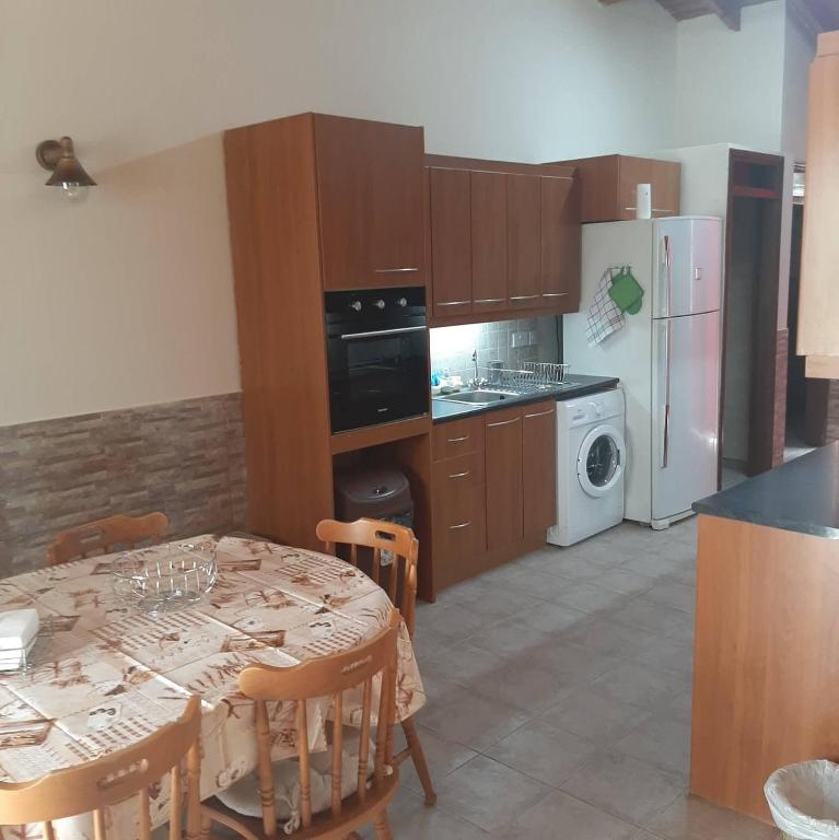 Kuchyň nebo kuchyňský kout v ubytování HAVEN HOUSE