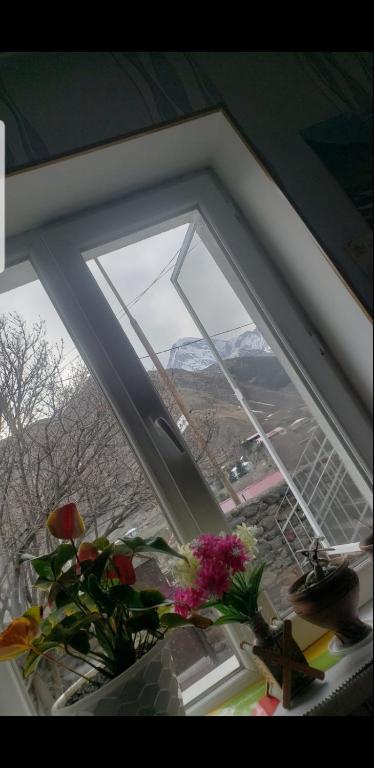 Fotografie z fotogalerie ubytování Guest House Dodo v destinaci Stepancminda