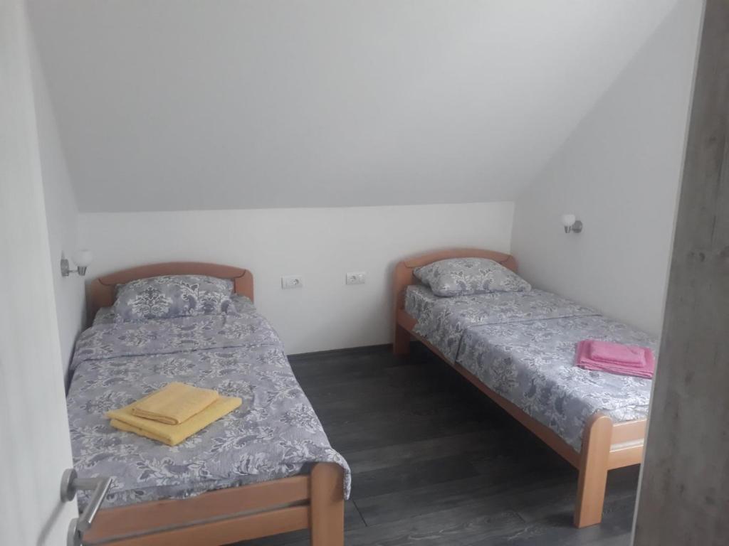 Postel nebo postele na pokoji v ubytování Vila Ljuti krš
