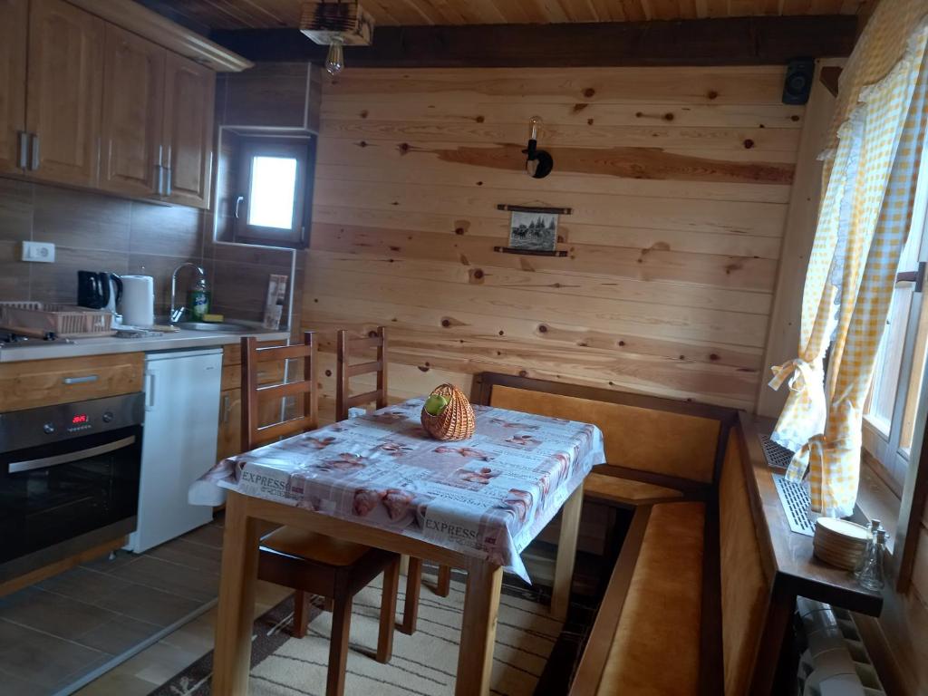 Kuchyň nebo kuchyňský kout v ubytování Mašine kolibe