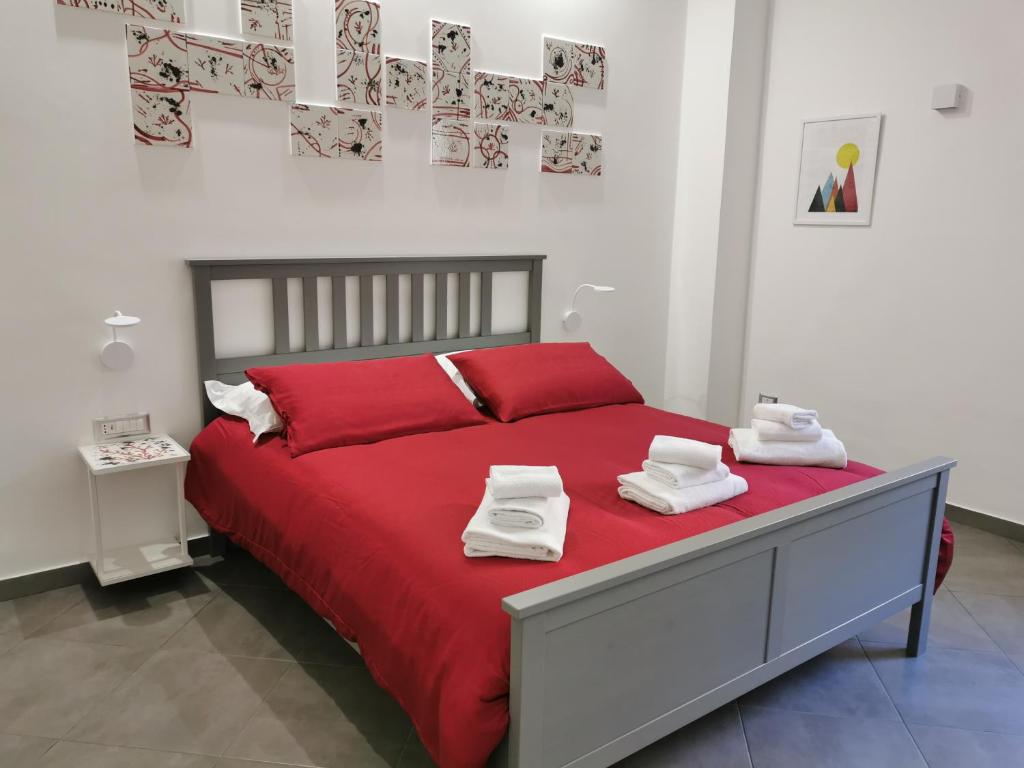 A bed or beds in a room at Octopus Vietri House