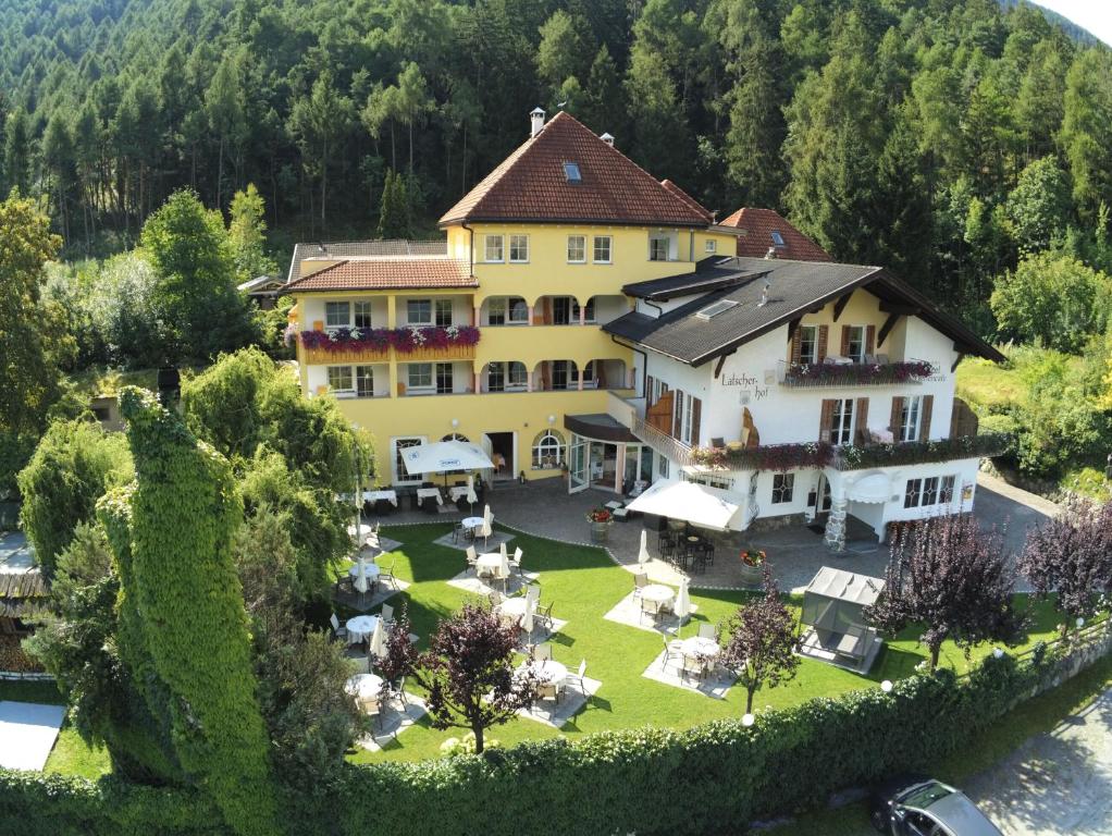 Landhotel Latscherhof sett ovenfra