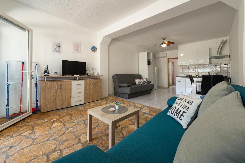 Kuchyňa alebo kuchynka v ubytovaní Apartments Villa Agape Vir