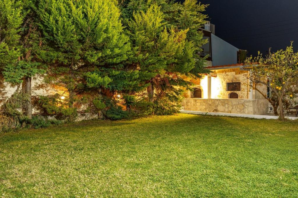 Vonkajšia záhrada v ubytovaní Villa "A casa d' Irene"- Seaview Villa with private pool