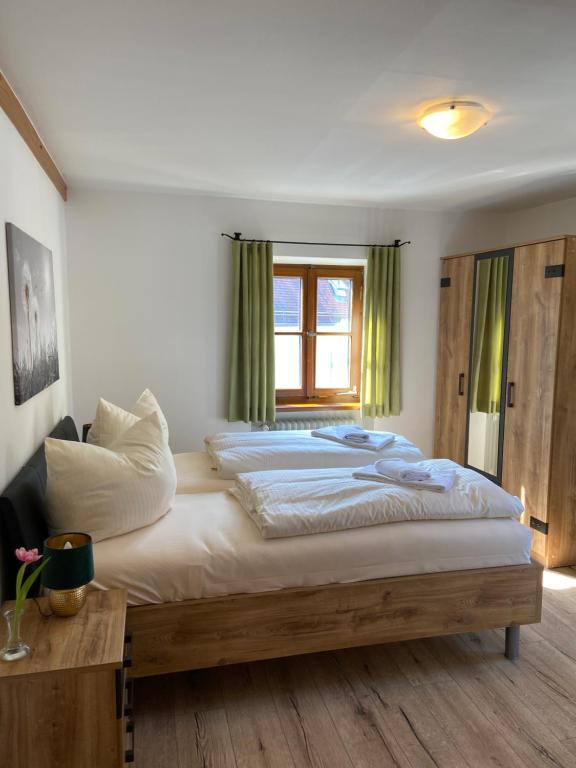 Postel nebo postele na pokoji v ubytování Der Limes Kipfenberg