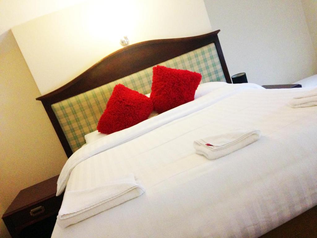 STIFFORD CLAYS FARM HOTEL - 