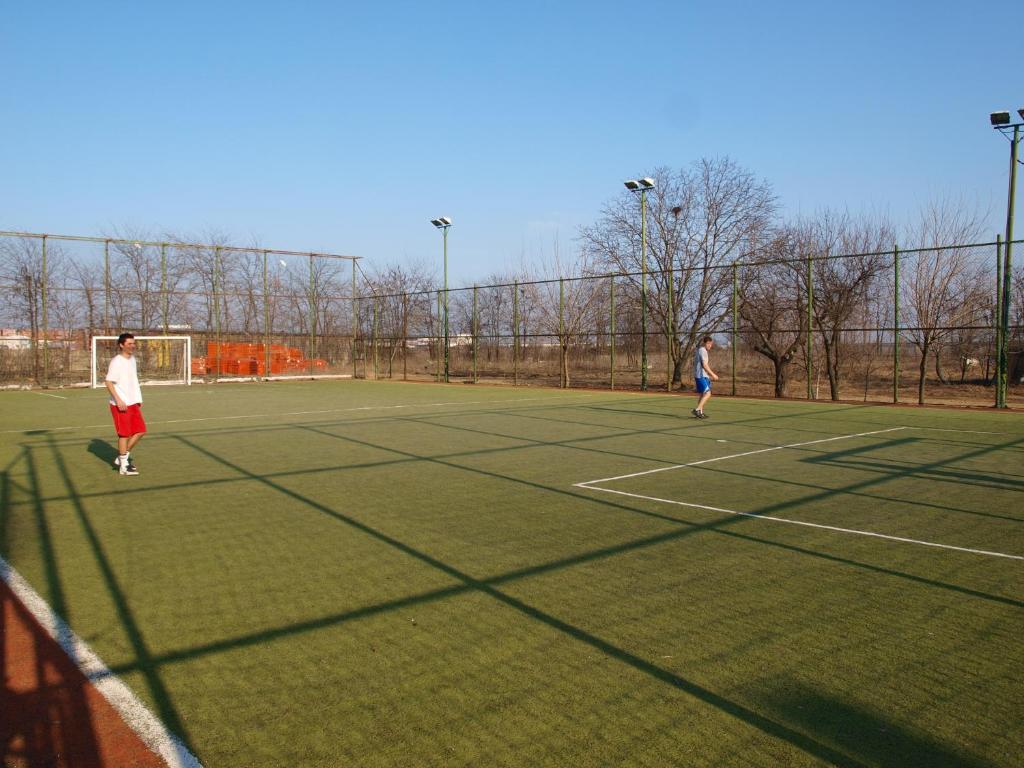 Tenis a/nebo squash v ubytování Hotel Doi Taurasi nebo okolí