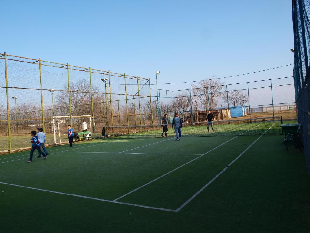 Tenis a/nebo squash v ubytování Hotel Doi Taurasi nebo okolí