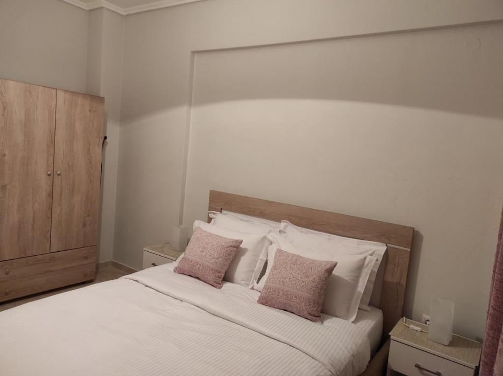 Łóżko lub łóżka w pokoju w obiekcie New Stylish and Cozy Apartment