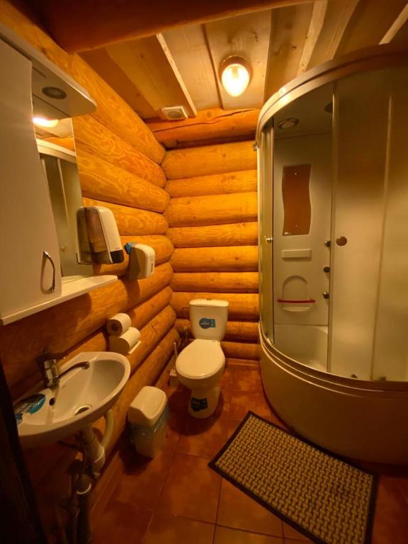 Koupelna v ubytování Hotel Berloga-Sinevir