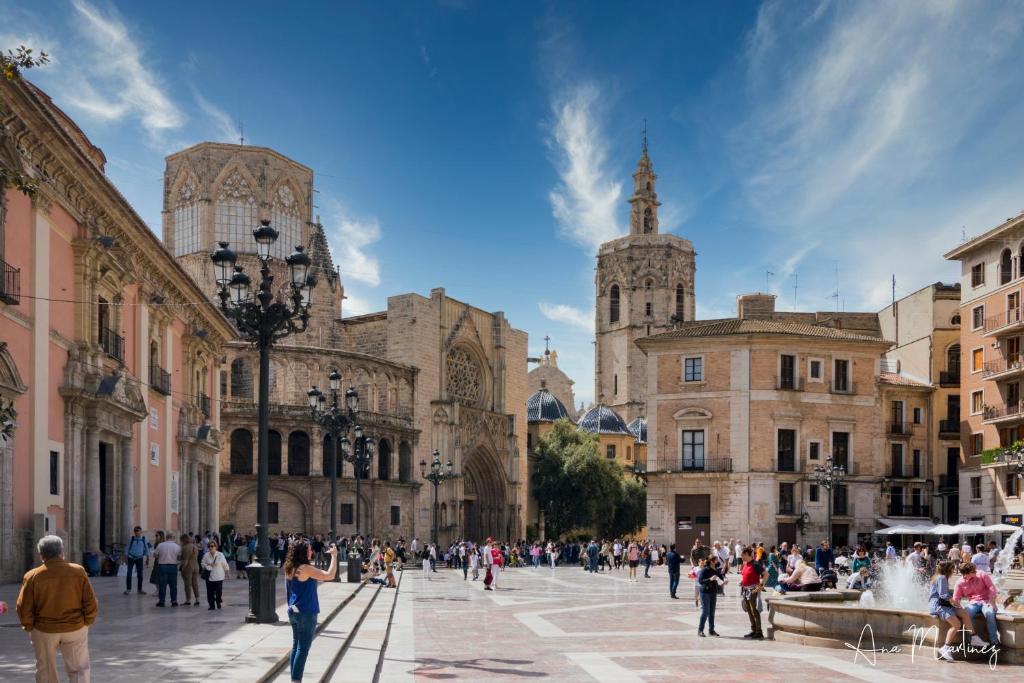 LUMINOSO. COMODO. ACOGEDOR. WIFI. Junto a AVE, Valencia ...