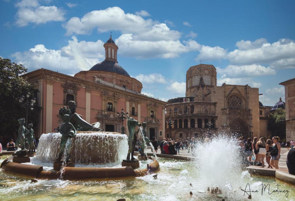 LUMINOSO. COMODO. ACOGEDOR. WIFI. Junto a AVE, Valencia ...