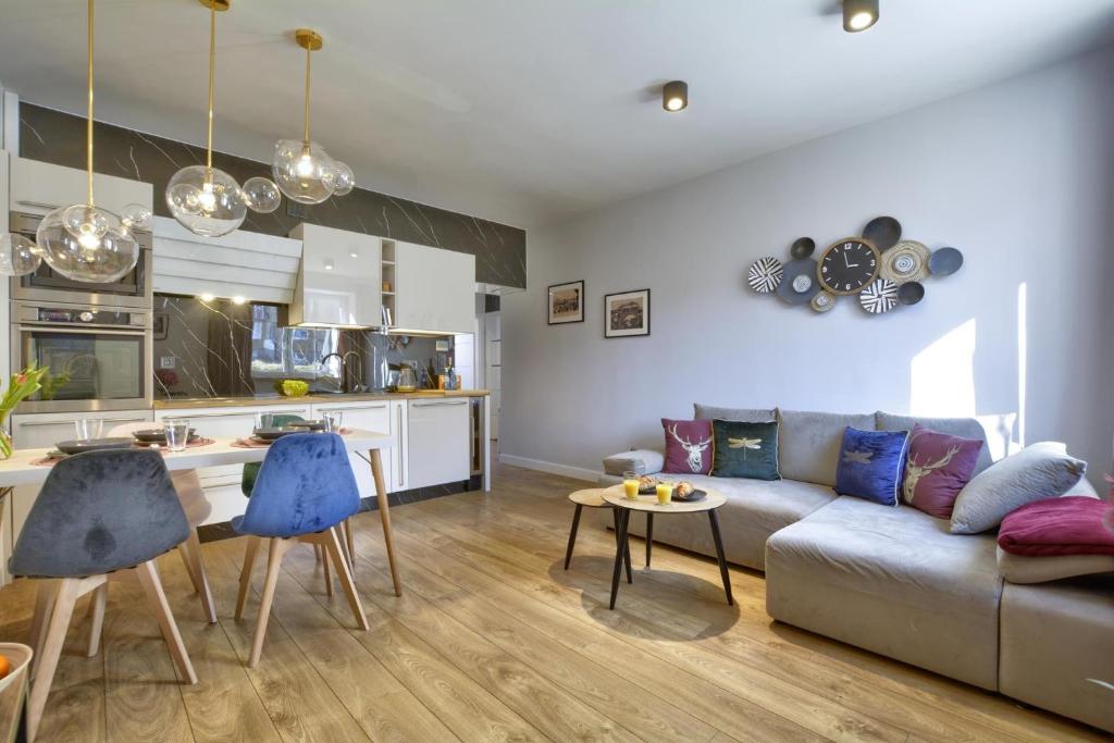Kuchyňa alebo kuchynka v ubytovaní Nowy Apartament, dobrze wyposażony, blisko w górki, dostęp na kod