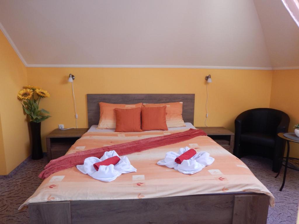 Posteľ alebo postele v izbe v ubytovaní Völgy Apartman