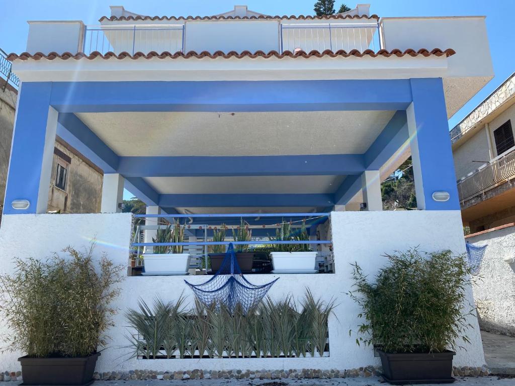 The building in which A villát is located