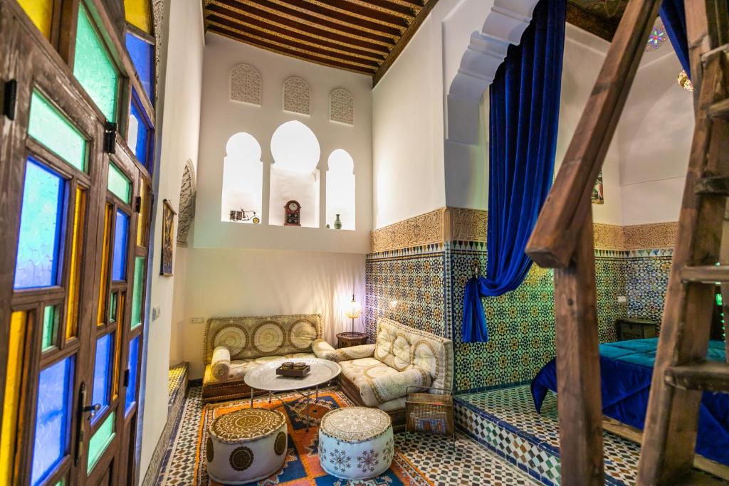 Posezení v ubytování Riad Le Moucharabieh