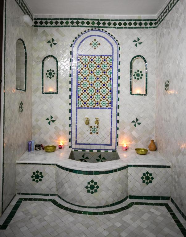 Koupelna v ubytování Riad Le Moucharabieh