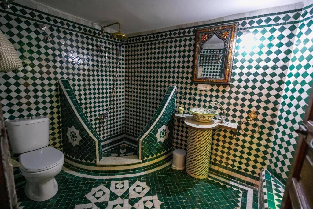 Koupelna v ubytování Riad Le Moucharabieh
