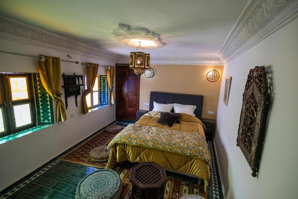 Postel nebo postele na pokoji v ubytování Riad Le Moucharabieh