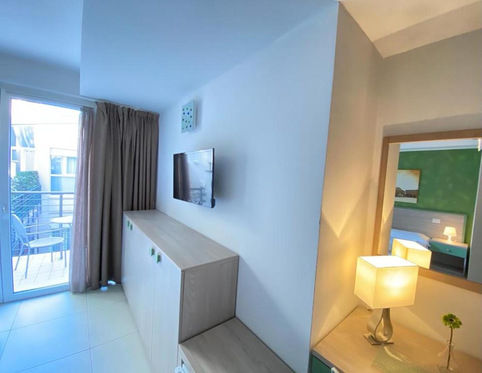 Telewizja i/lub zestaw kina domowego w obiekcie Nice Residence