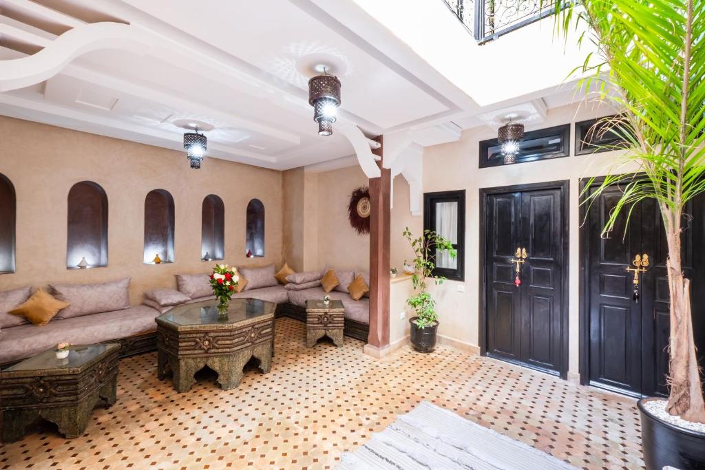 Uma área de estar em Riad Elite